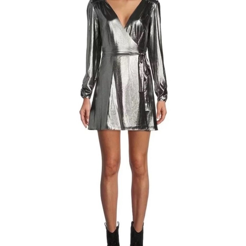NWT. Gianni Bini Noa Metallic V-Neck Shimmer and Shine Dress. Size XS.